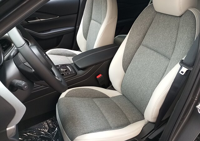 Mazda CX-30 - Kolor Machine Gray, zdjęcie 10