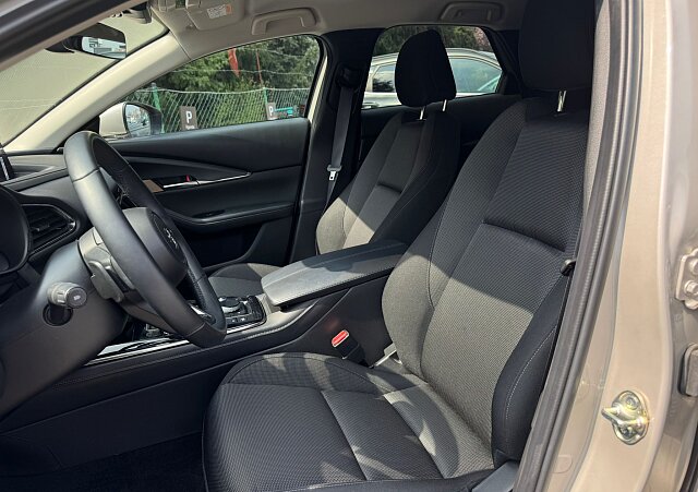 Mazda CX-30 - Kolor Platinum Quartz, zdjęcie 9