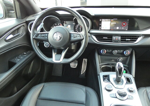 Alfa Romeo Stelvio - Kolor Czarny, zdjęcie 9