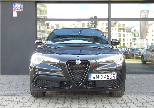Alfa Romeo Stelvio - Kolor Czarny, zdjęcie 3