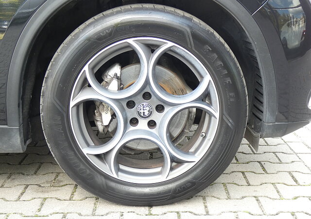 Alfa Romeo Stelvio - Kolor Czarny, zdjęcie 7