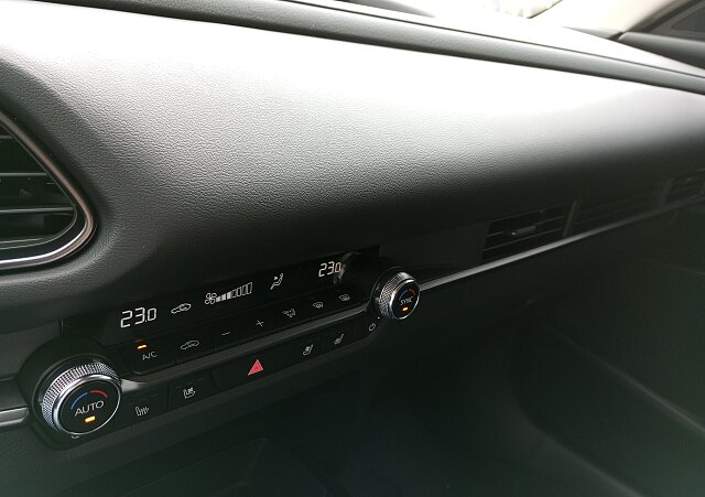 Mazda CX-30 - Kolor Jet Black, zdjęcie 9