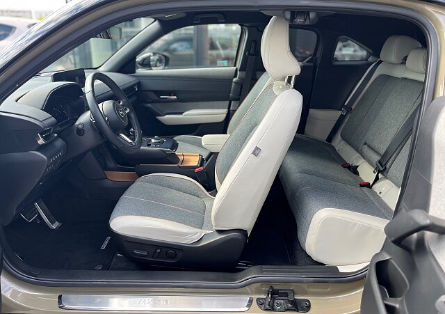 Mazda MX-30 - Kolor Zircon Sand Metalic, zdjęcie 11