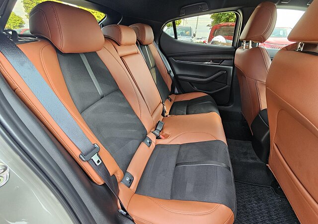 Mazda 3 - Kolor Złoty, zdjęcie 15