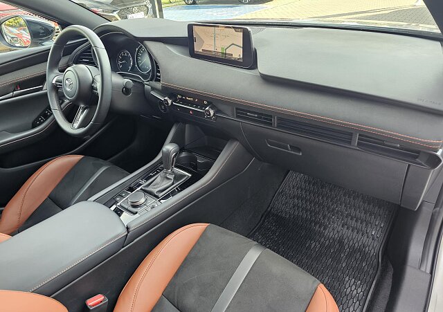 Mazda 3 - Kolor Złoty, zdjęcie 13
