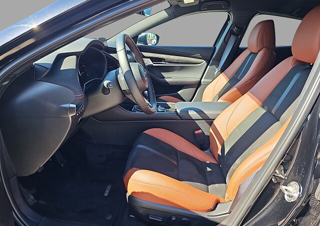 Mazda 3 - Kolor Czarny, zdjęcie 11