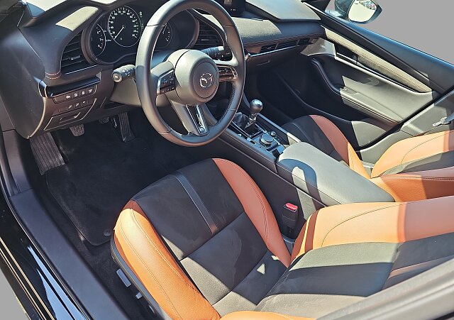 Mazda 3 - Kolor Czarny, zdjęcie 12
