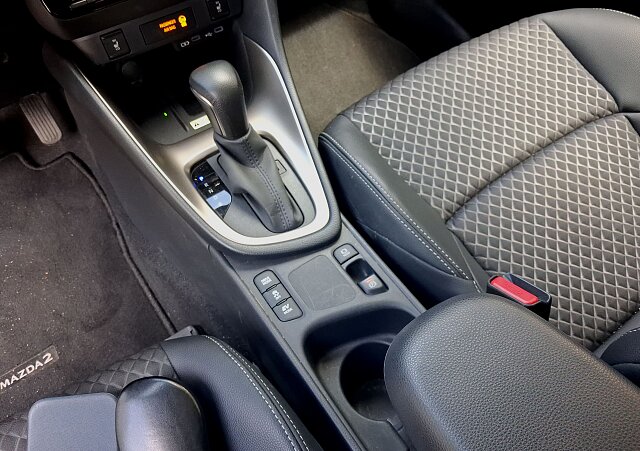 Mazda 2 Hybrid - Kolor Lead Grey, zdjęcie 15