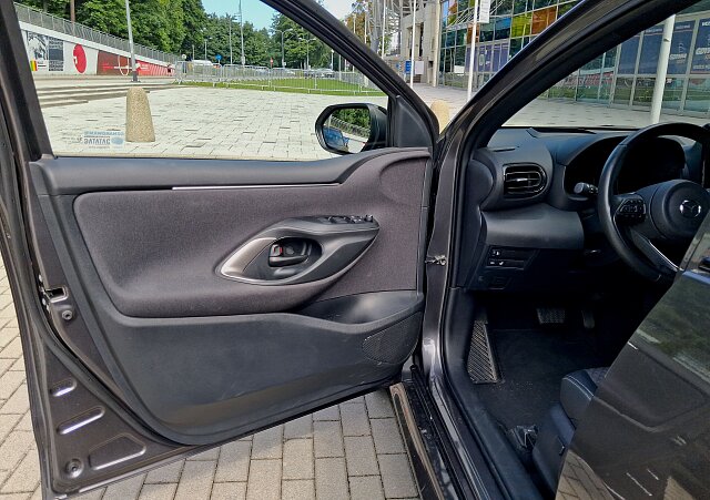 Mazda 2 Hybrid - Kolor Lead Grey, zdjęcie 16
