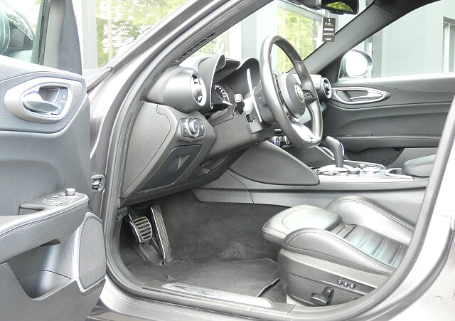 Alfa Romeo Giulia - Kolor Szary, zdjęcie 12