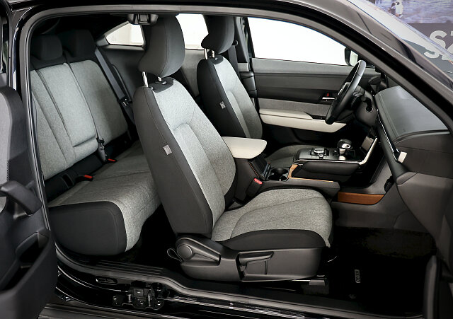 Mazda MX-30 - Kolor Jet Black, zdjęcie 10