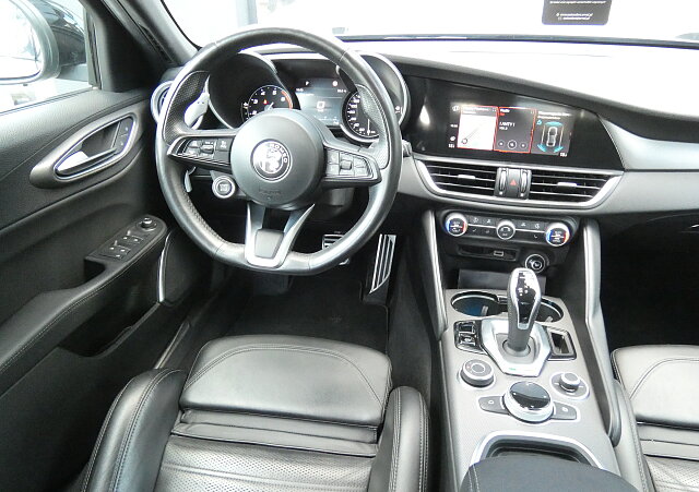 Alfa Romeo Giulia - Kolor Szary, zdjęcie 11