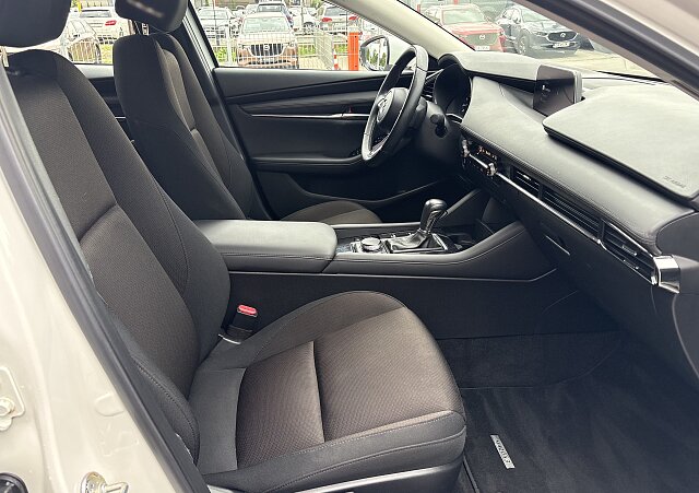 Mazda 3 - Kolor Snowflake White Pearl, zdjęcie 26