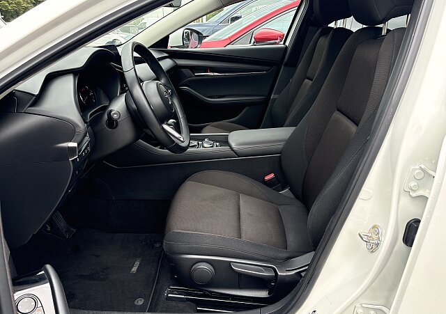 Mazda 3 - Kolor Snowflake White Pearl, zdjęcie 5