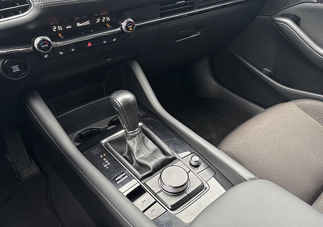 Mazda 3 - Kolor Snowflake White Pearl, zdjęcie 23