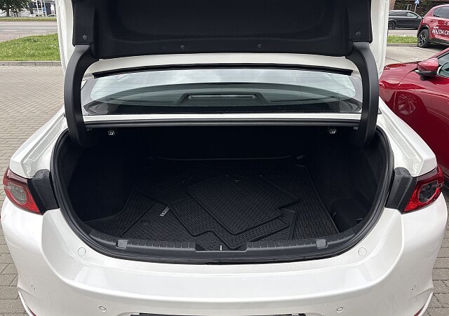 Mazda 3 - Kolor Snowflake White Pearl, zdjęcie 16