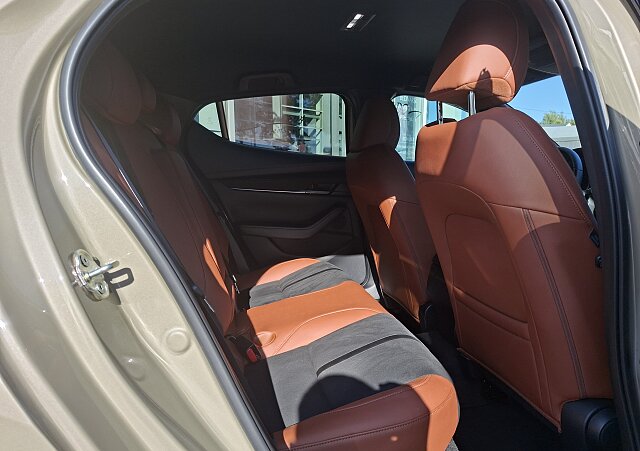 Mazda 3 - Kolor Zircon Sand Metalic, zdjęcie 7