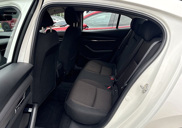 Mazda 3 - Kolor Snowflake White Pearl, zdjęcie 7
