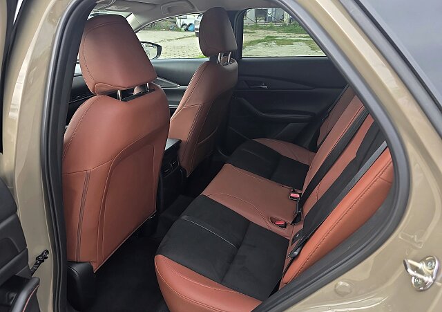 Mazda CX-30 - Kolor Zircon Sand Metalic, zdjęcie 5