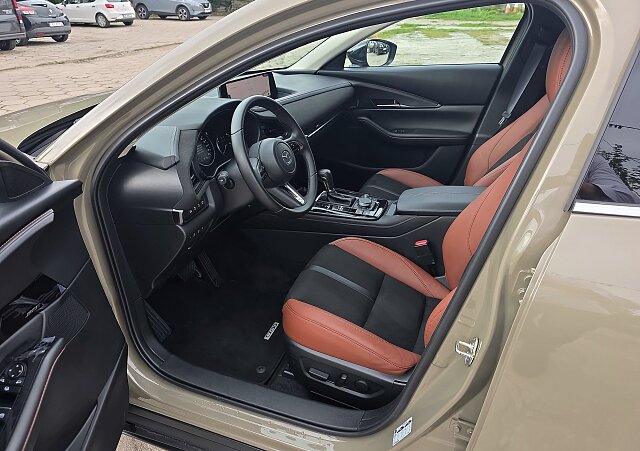 Mazda CX-30 - Kolor Zircon Sand Metalic, zdjęcie 4