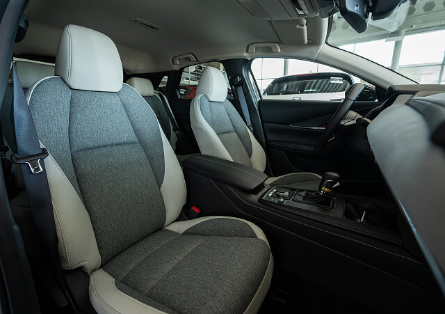 Mazda CX-30 - Kolor Machine Gray, zdjęcie 4