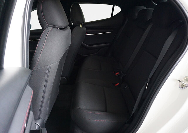 Mazda 3 - Kolor Arctic White, zdjęcie 8