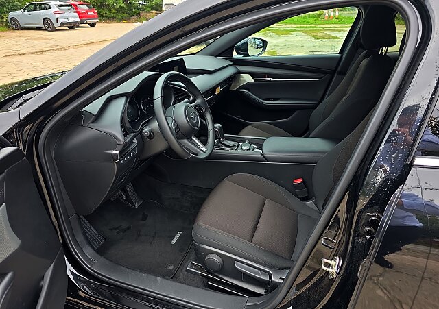 Mazda 3 - Kolor Jet Black, zdjęcie 4