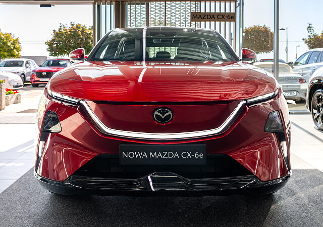 Mazda CX-6e - Kolor Czerwony, zdjęcie 2