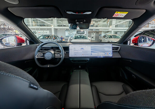 Mazda CX-6e - Kolor Czerwony, zdjęcie 3