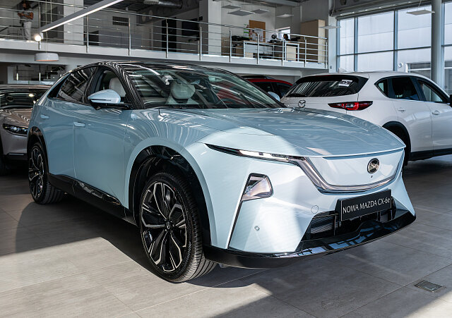 Mazda CX-6e - Kolor Niebieski, zdjęcie 5