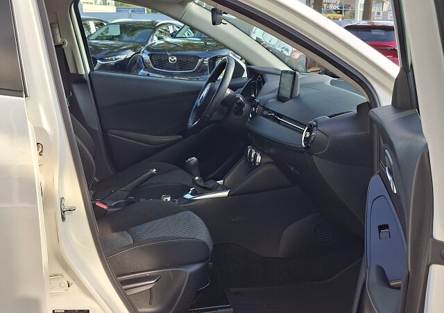 Mazda 2 - Kolor Snowflake White Pearl, zdjęcie 7