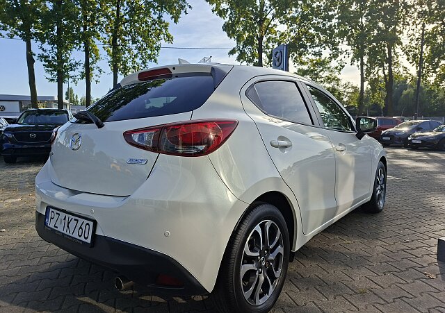 Mazda 2 - Kolor Snowflake White Pearl, zdjęcie 4