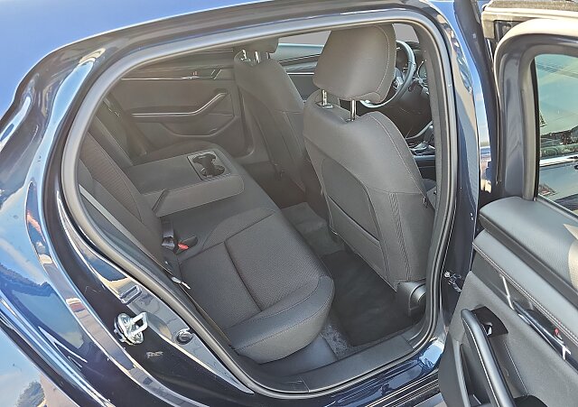 Mazda 3 - Kolor Deep Crystal Blue, zdjęcie 17