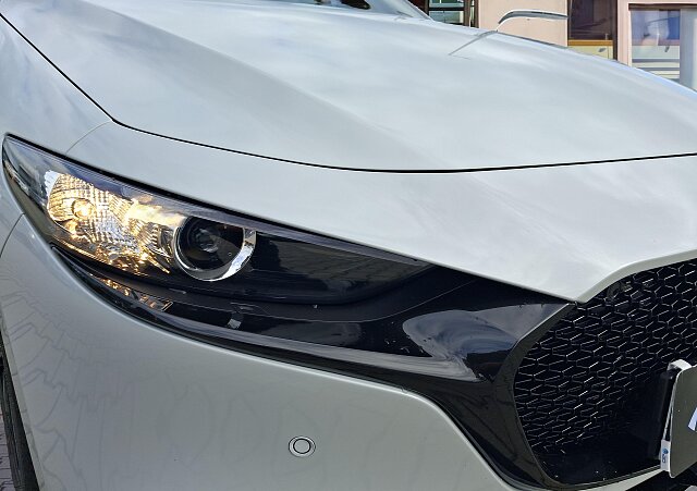 Mazda 3 - Kolor Snowflake White Pearl, zdjęcie 16