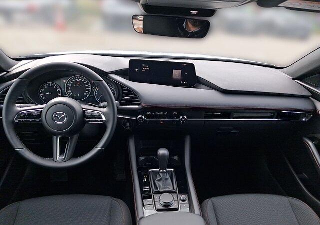 Mazda 3 - Kolor Snowflake White Pearl, zdjęcie 11