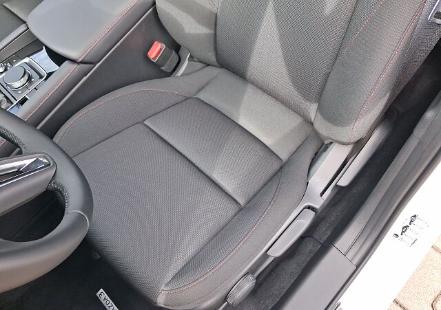 Mazda 3 - Kolor Snowflake White Pearl, zdjęcie 34
