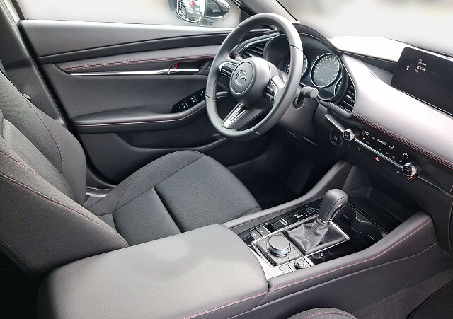 Mazda 3 - Kolor Snowflake White Pearl, zdjęcie 22
