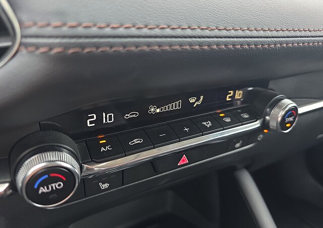 Mazda 3 - Kolor Platinum Quartz, zdjęcie 12