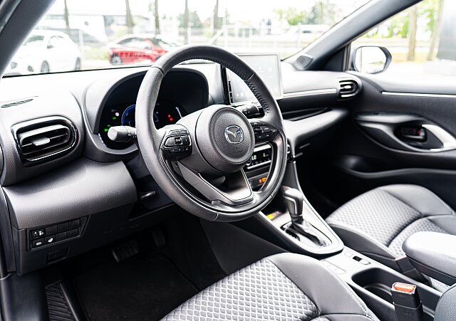 Mazda 2 Hybrid - Kolor Czarny, zdjęcie 5